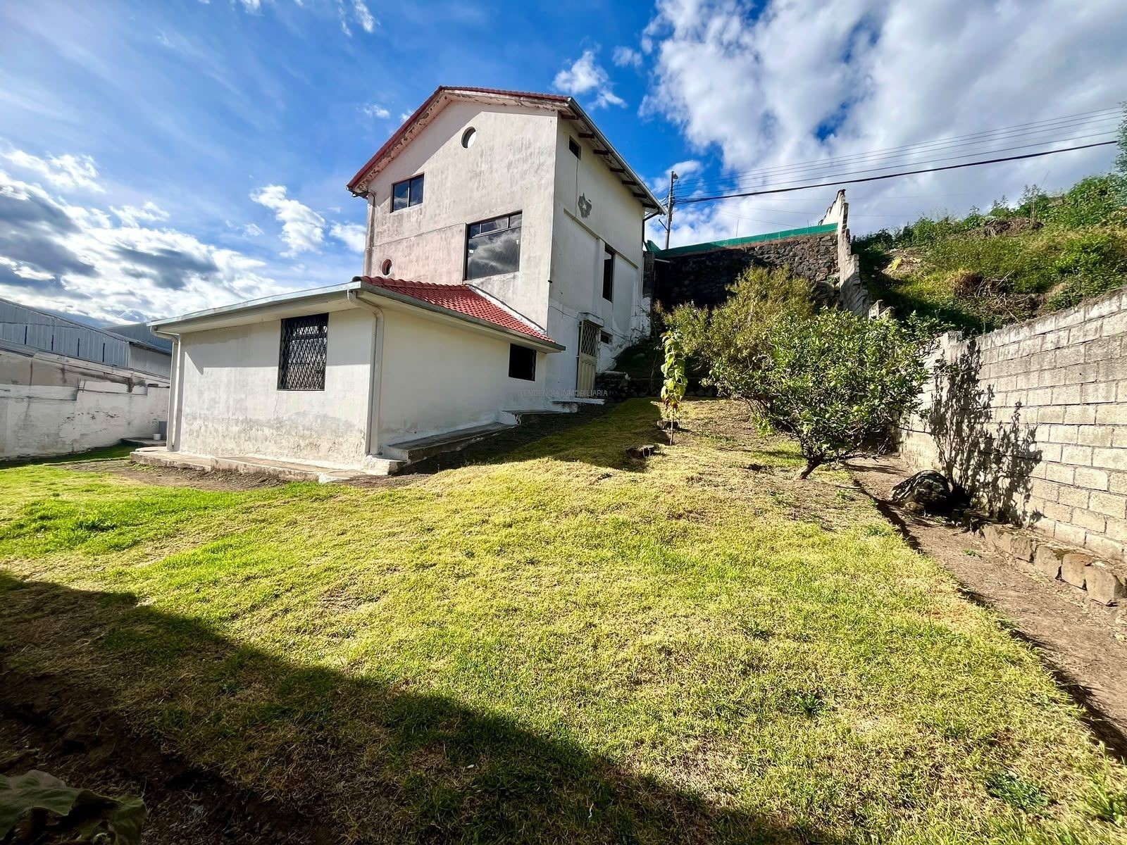 CASA INDEPENDIENTE EN URBANIZACIÓN PRIVADA SANGOLQUI