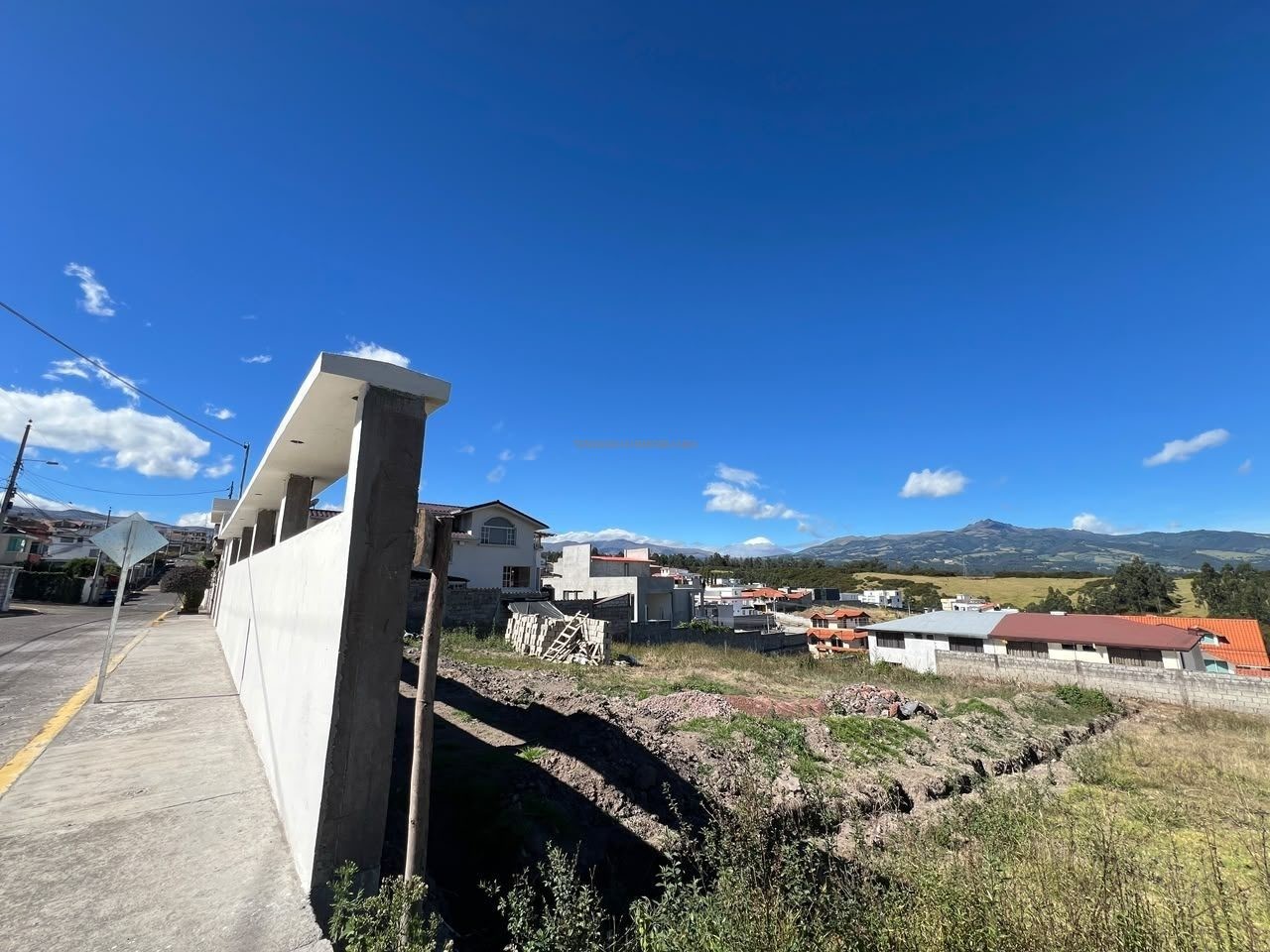 TERRENO EN VENTA URB EJERCITO NACIONAL SECTOR CASHAPAMBA